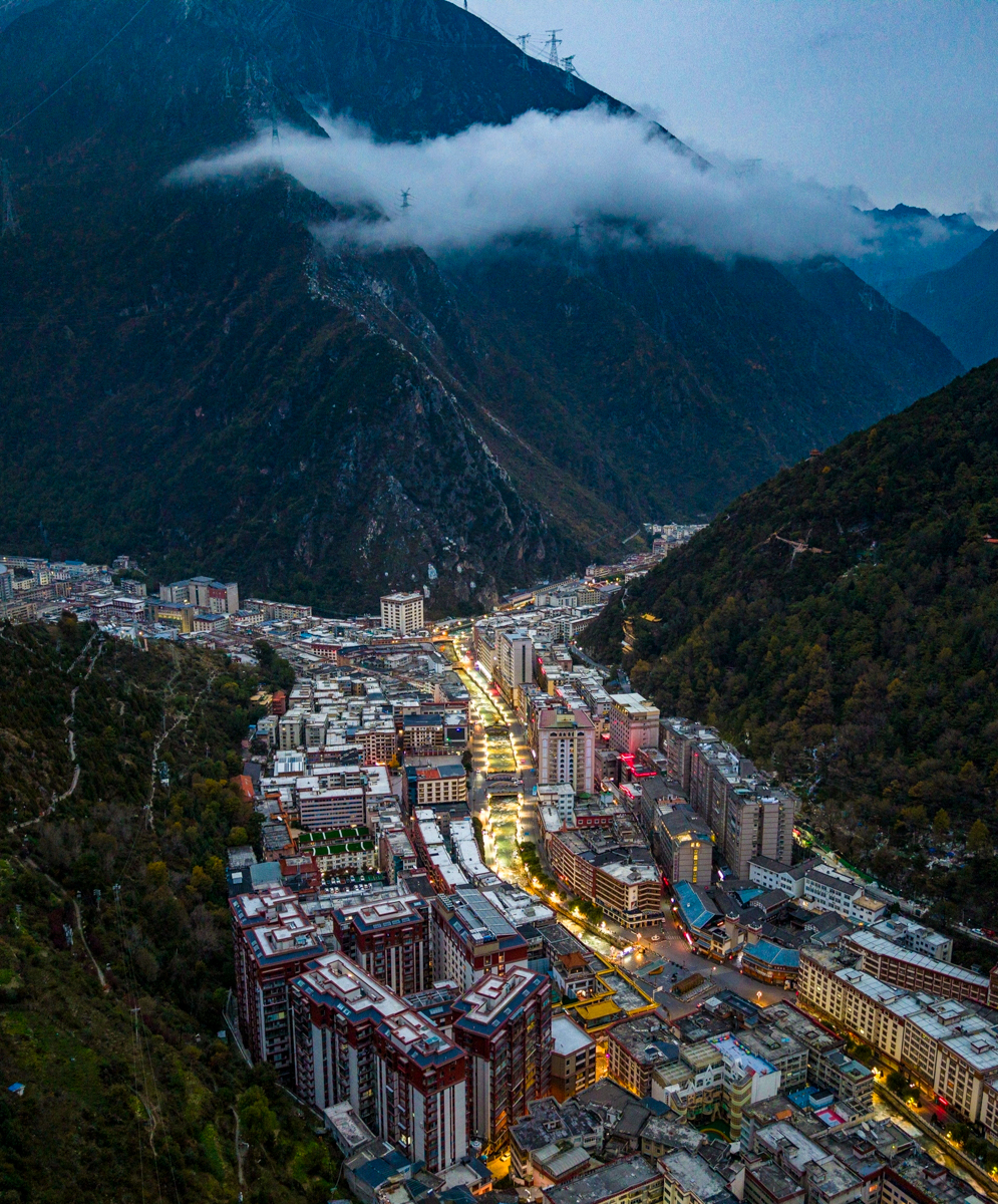 康定折多山与木格措高原湖泊，川藏线进藏第一城风光